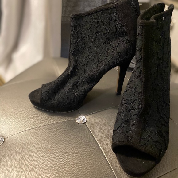 Black lace booties - Picture 3 of 3